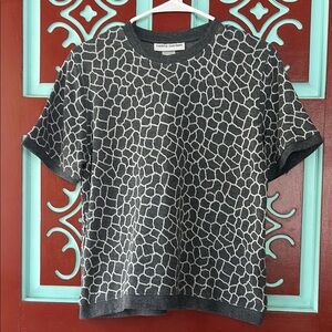 Cathy Daniels Charcoal and White Giraffe Print Top sz M